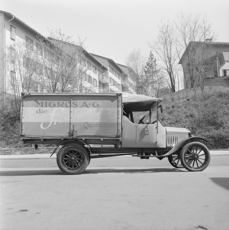 Le camion de vente Ford TT original de Migros